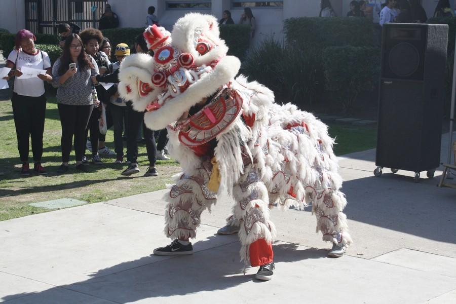 Legendarys+White+Lion+performs+at+Hoover+during+lunch+to+celebrate+Chinese+New+Year.