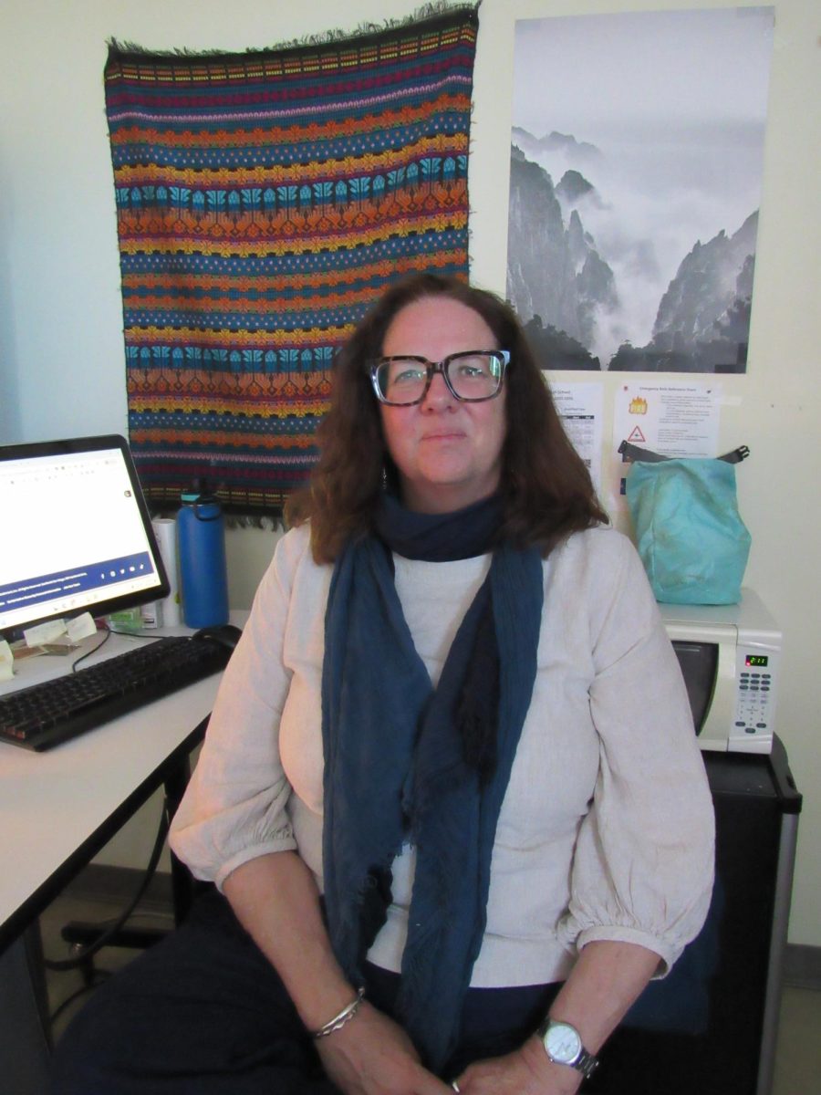 Ms. Elizabeth Lonnecker